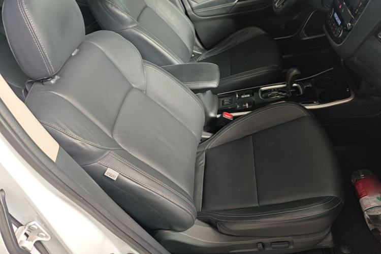 Used Mitsubishi Outlander 2019 2.0L Two-Wheel Drive Comfort Edition 5 Seats China V Standard Right Front Seat