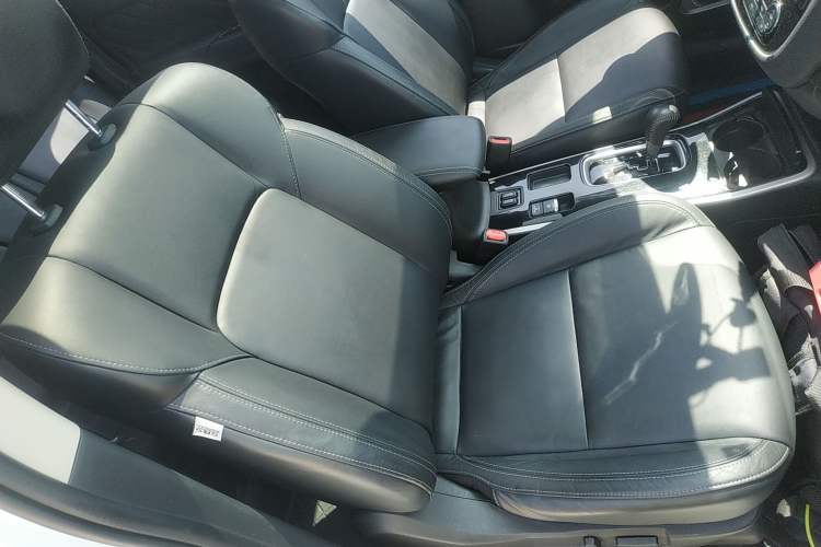 Used Mitsubishi Outlander 2019 2.0L Two-Wheel Drive Comfort Edition 5 Seats China V Standard Right Front Seat