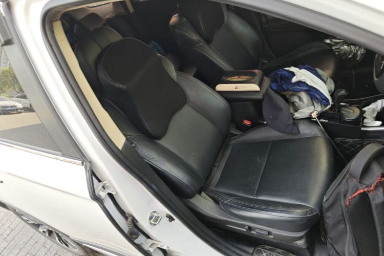 Used Mitsubishi Outlander 2019 2.4L 4x4 Zhi Xiang Edition 5 Seats China V Emission Standard Right Front Seat