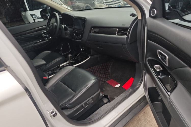 Used Mitsubishi Outlander 2019 2.0L Two-Wheel Drive Comfort Edition 5 Seats China VI Standard Right Front Seat