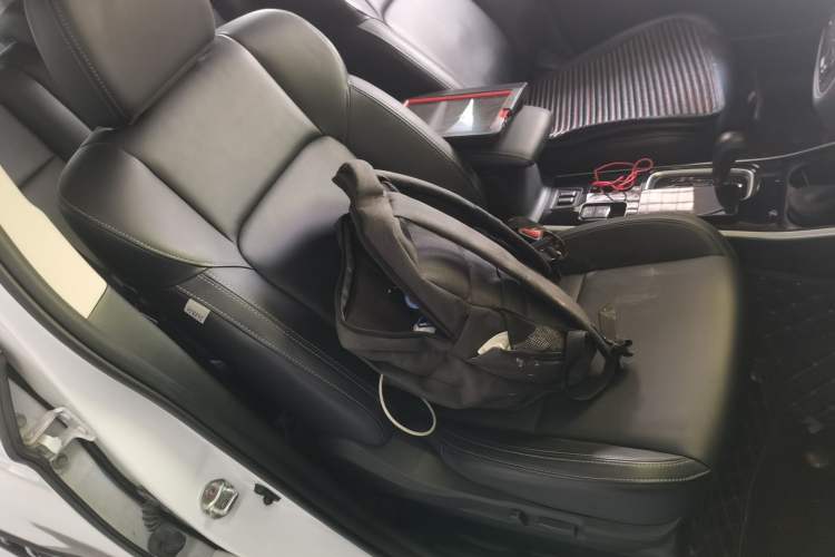 Used Mitsubishi Outlander 2019 2.0L Two-Wheel Drive Comfort Edition 7-Seater China VI Standard Right Front Seat