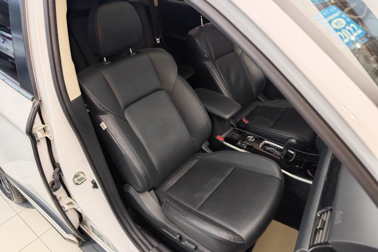 Used Mitsubishi Outlander 2019 2.4L 4x4 Zhi Xiang Edition 5 Seats China V Emission Standard Right Front Seat
