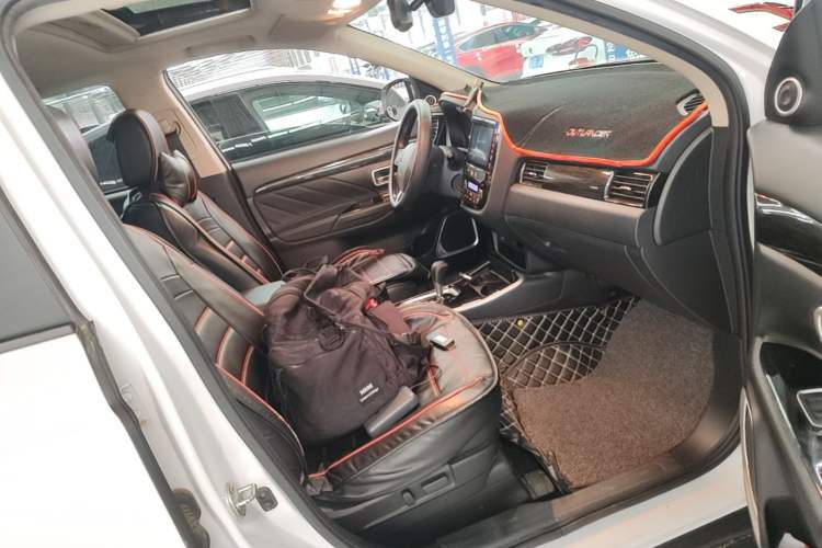 Used Mitsubishi Outlander 2019 2.0L Two-Wheel Drive Comfort Edition 5 Seats China VI Standard Right Front Seat