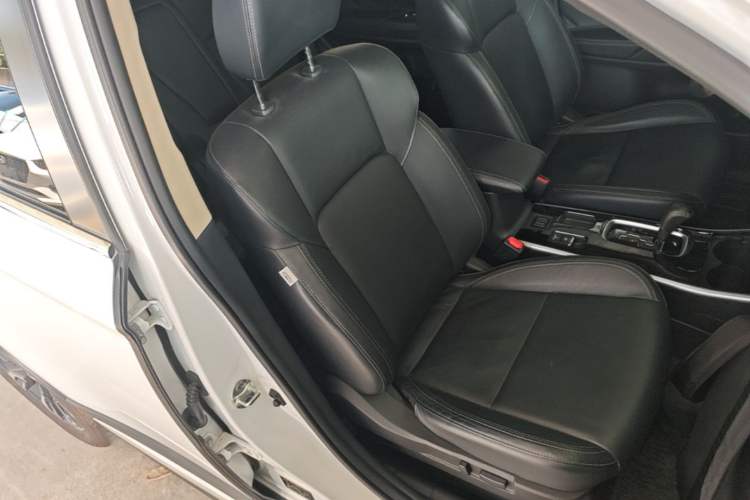 Used Mitsubishi Outlander 2019 2.0L Two-Wheel Drive Comfort Edition 5 Seats China V Standard Right Front Seat