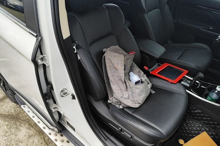 Used Mitsubishi Outlander 2019 2.4L 4x4 Zhi Xiang Edition 7 Seats China VI Standard Right Front Seat