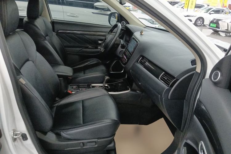 Used Mitsubishi Outlander 2019 2.0L Two-Wheel Drive Comfort Edition 5 Seats China VI Standard Right Front Seat