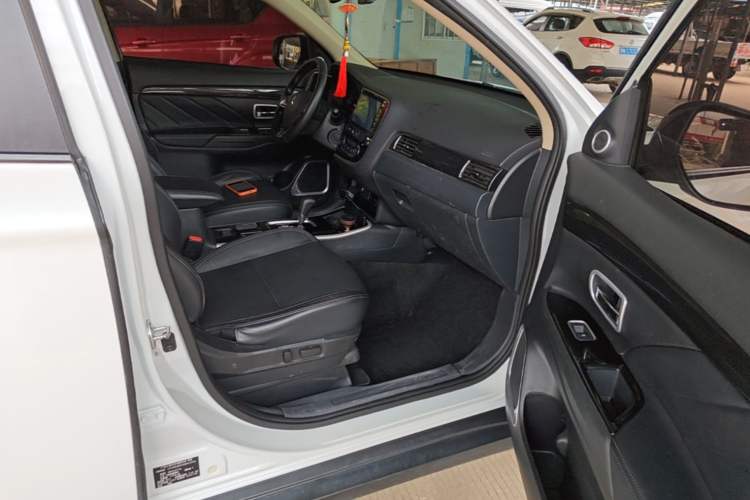 Used Mitsubishi Outlander 2019 2.0L Two-Wheel Drive Comfort Edition 5 Seats China V Standard Right Front Seat