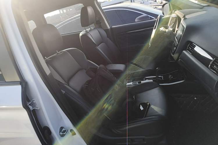 Used Mitsubishi Outlander 2019 2.0L Two-Wheel Drive Comfort Edition 5 Seats China VI Standard Right Front Seat