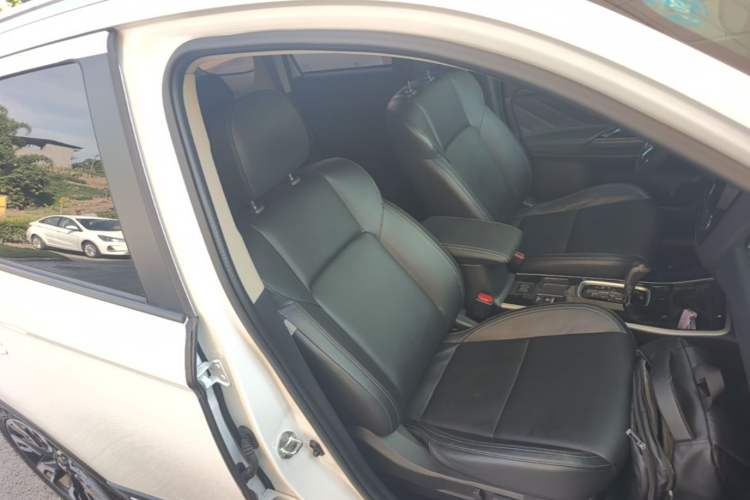 Used Mitsubishi Outlander 2019 2.0L Two-Wheel Drive Comfort Edition 5 Seats China VI Standard Right Front Seat