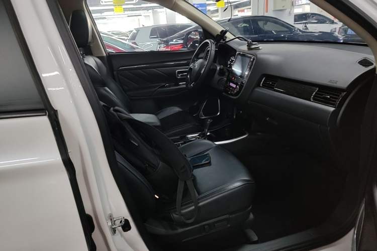 Used Mitsubishi Outlander 2019 2.0L Two-Wheel Drive Comfort Edition 5 Seats China VI Standard Right Front Seat