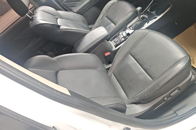 Used Mitsubishi Outlander 2019 2.4L 4x4 Zhi Xiang Edition 5 Seats China V Emission Standard Right Front Seat