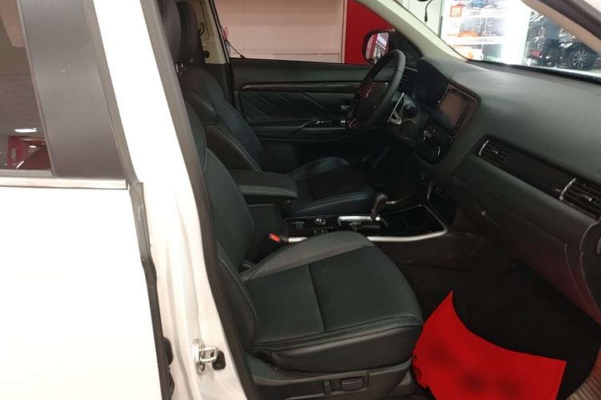 Used Mitsubishi Outlander 2019 2.4L 4x4 Zhi Xiang Edition 7 Seats China V Emission Standard Right Front Seat