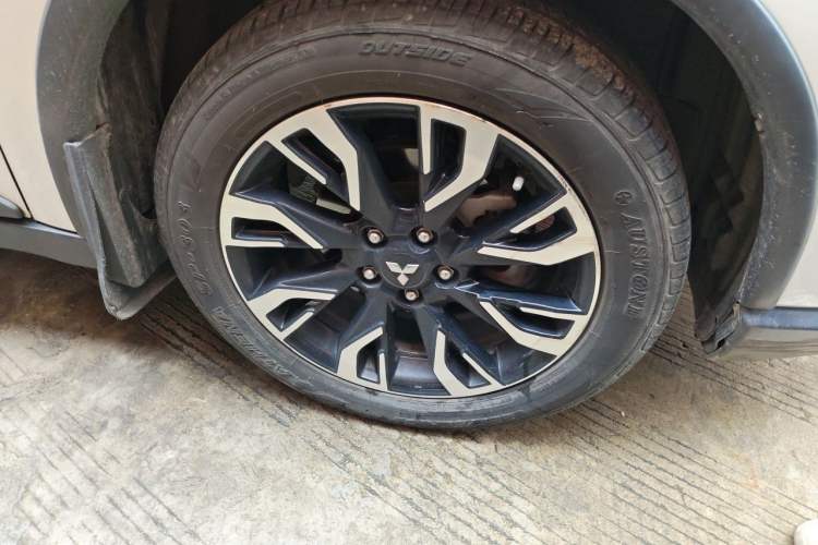 Used Mitsubishi Outlander 2019 2.0L Two-Wheel Drive Comfort Edition 7 Seats China V Emission Standard Right Front Wheel Hub