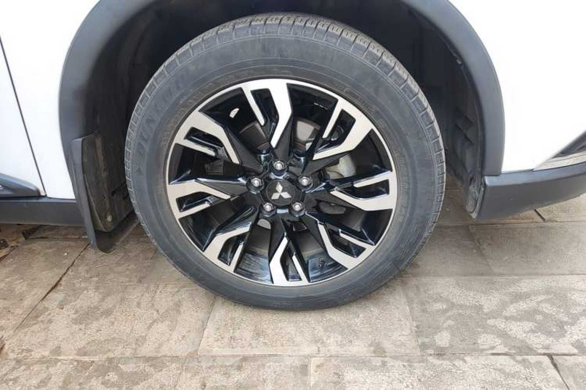Used Mitsubishi Outlander 2019 2.0L Two-Wheel Drive Comfort Edition 5 Seats China VI Standard Right Front Wheel Hub