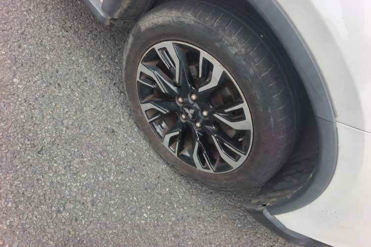 Used Mitsubishi Outlander 2019 2.0L Two-Wheel Drive Comfort Edition 5 Seats China V Standard Right Front Wheel Hub