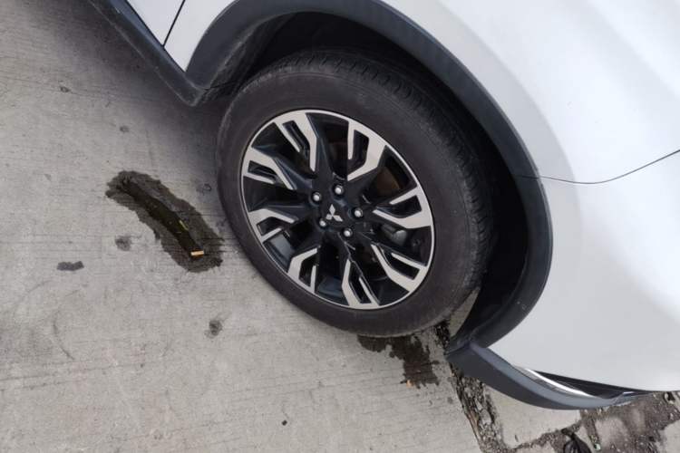 Used Mitsubishi Outlander 2019 2.0L Two-Wheel Drive Comfort Edition 5 Seats China VI Standard Right Front Wheel Hub