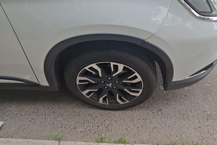 Used Mitsubishi Outlander 2019 2.0L Two-Wheel Drive Comfort Edition 5 Seats China V Standard Right Front Wheel Hub
