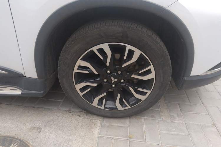 Used Mitsubishi Outlander 2019 2.0L Two-Wheel Drive Comfort Edition 5 Seats China V Standard Right Front Wheel Hub