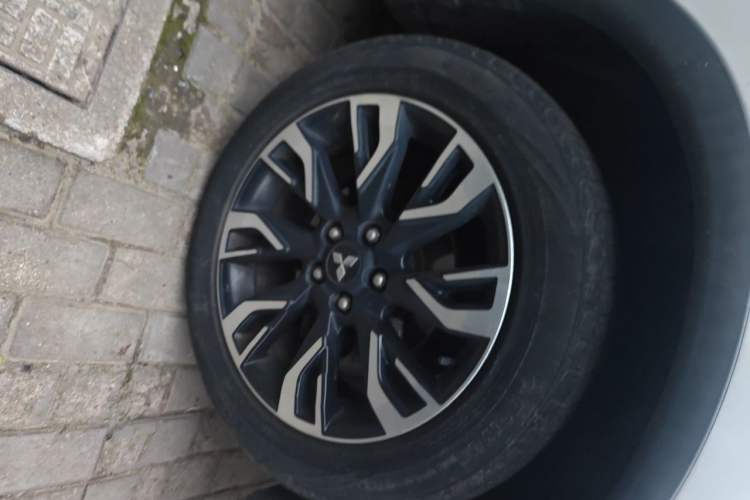 Used Mitsubishi Outlander 2019 2.0L Two-Wheel Drive Comfort Edition 7-Seater China VI Standard Right Front Wheel Hub