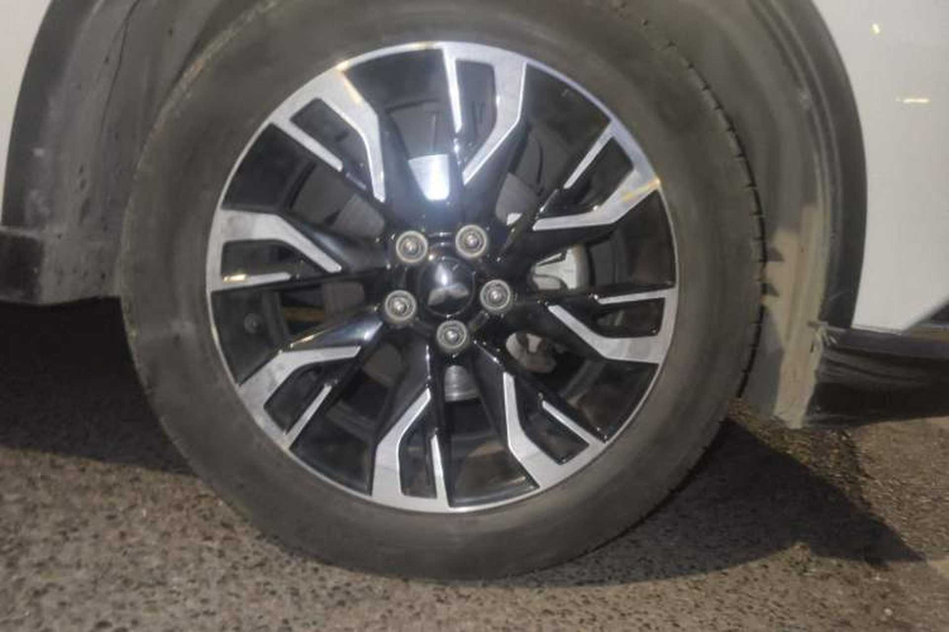 Used Mitsubishi Outlander 2019 2.0L Two-Wheel Drive Comfort Edition 5 Seats China V Standard Right Front Wheel Hub