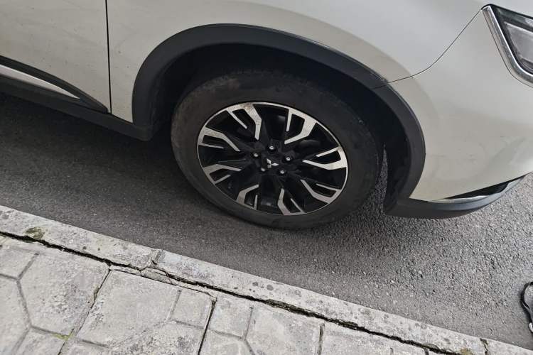 Used Mitsubishi Outlander 2019 2.0L Two-Wheel Drive Comfort Edition 5 Seats China VI Standard Right Front Wheel Hub