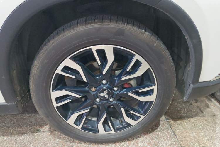 Used Mitsubishi Outlander 2019 2.4L 4x4 Zhi Xiang Edition 7 Seats China VI Standard Right Front Wheel Hub