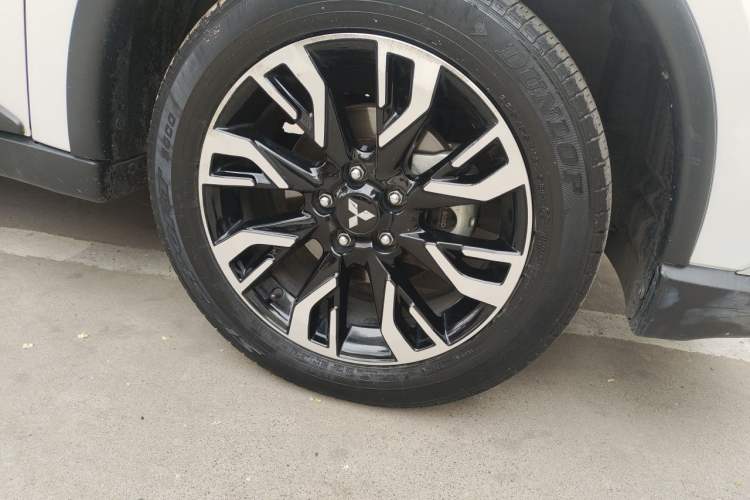 Used Mitsubishi Outlander 2019 2.0L Two-Wheel Drive Comfort Edition 7-Seater China VI Standard Right Front Wheel Hub