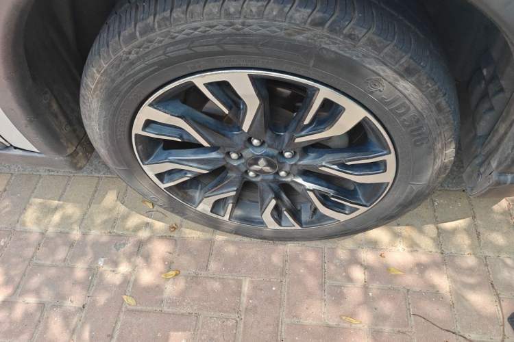 Used Mitsubishi Outlander 2019 2.0L Two-Wheel Drive Comfort Edition 5 Seats China V Standard Right Front Wheel Hub