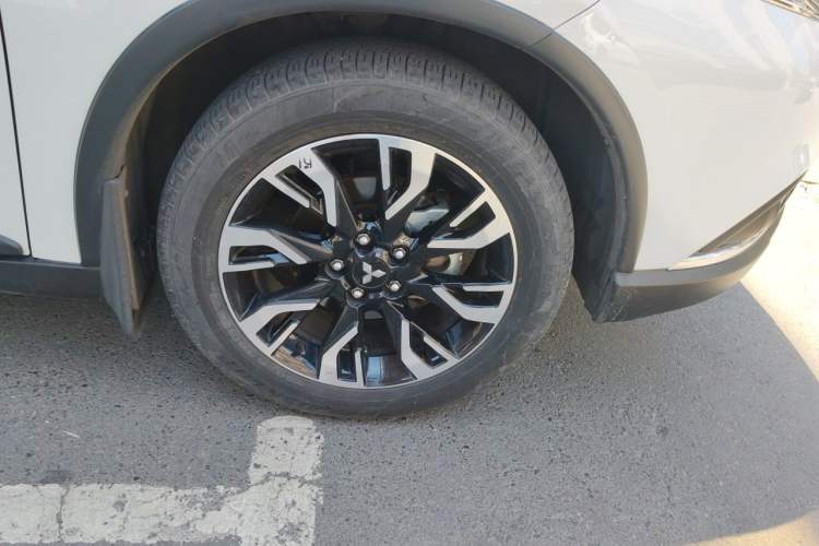 Used Mitsubishi Outlander 2019 2.0L Two-Wheel Drive Comfort Edition 5 Seats China VI Standard Right Front Wheel Hub