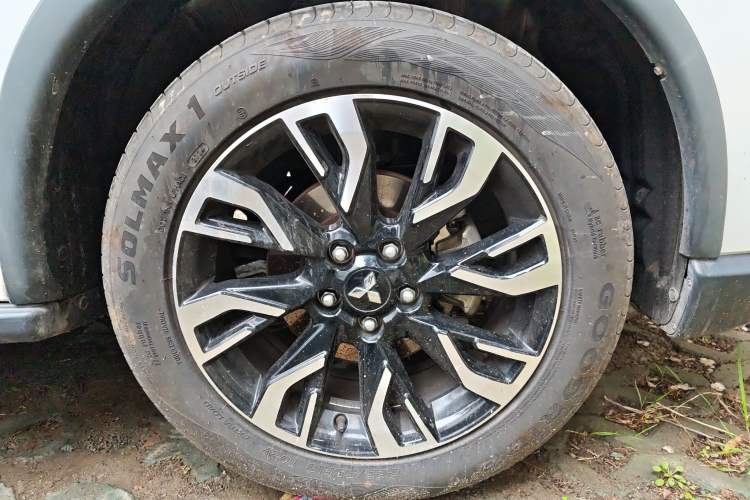 Used Mitsubishi Outlander 2019 2.0L Two-Wheel Drive Comfort Edition 5 Seats China VI Standard Right Front Wheel Hub