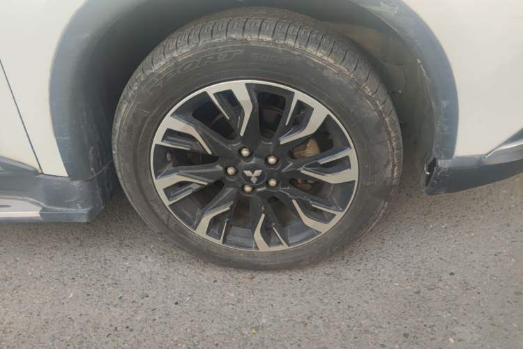 Used Mitsubishi Outlander 2019 2.0L Two-Wheel Drive Comfort Edition 5 Seats China VI Standard Right Front Wheel Hub
