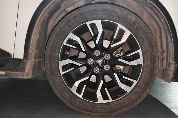 Used Mitsubishi Outlander 2019 2.0L Two-Wheel Drive Comfort Edition 7-Seater China VI Standard Right Front Wheel Hub