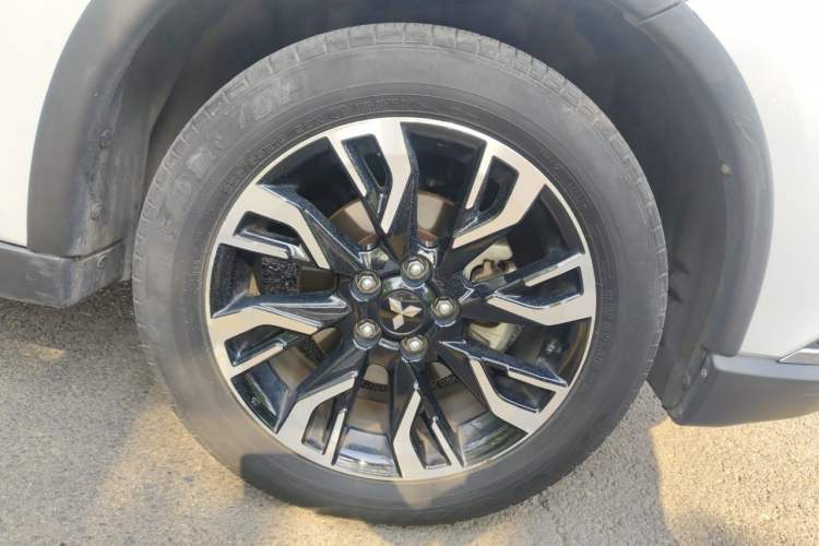 Used Mitsubishi Outlander 2019 2.0L Two-Wheel Drive Comfort Edition 5 Seats China VI Standard Right Front Wheel Hub