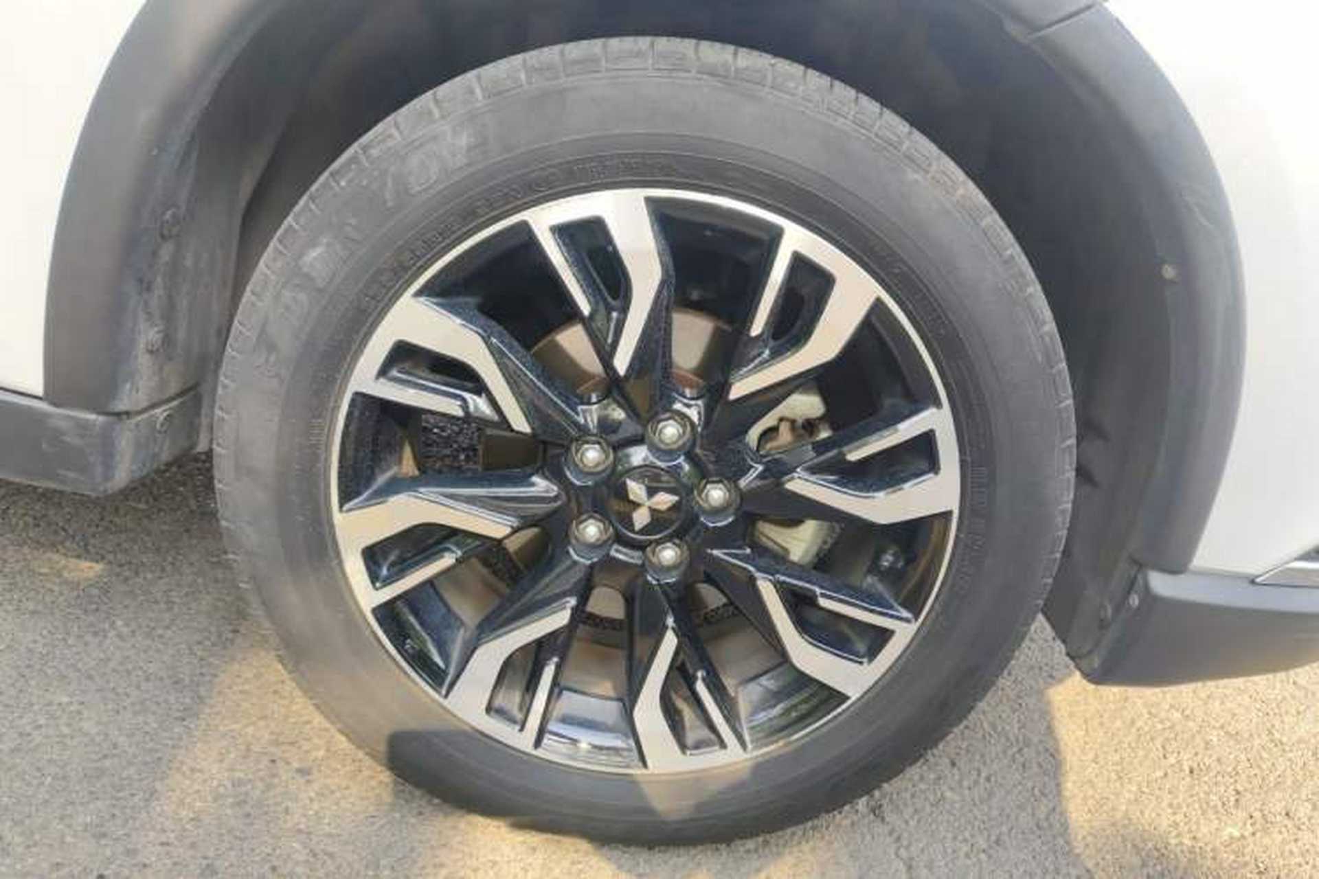 Used Mitsubishi Outlander 2019 2.0L Two-Wheel Drive Comfort Edition 5 Seats China VI Standard Right Front Wheel Hub