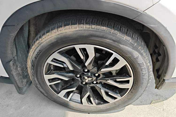 Used Mitsubishi Outlander 2019 2.4L 4x4 Zhi Xiang Edition 5 Seats China VI Standard Right Front Wheel Hub