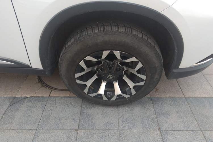 Used Mitsubishi Outlander 2019 2.0L Two-Wheel Drive Comfort Edition 7-Seater China VI Standard Right Front Wheel Hub