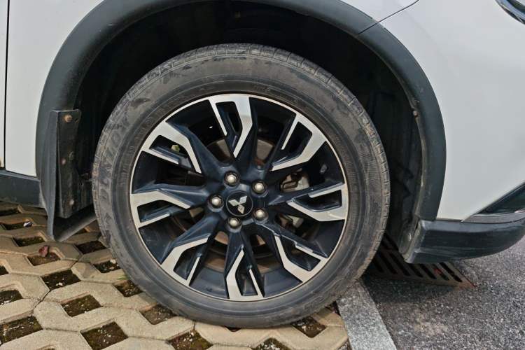 Used Mitsubishi Outlander 2019 2.0L Two-Wheel Drive Comfort Edition 5 Seats China V Standard Right Front Wheel Hub