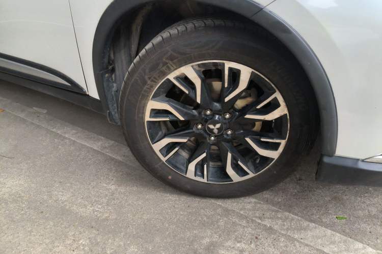 Used Mitsubishi Outlander 2019 2.4L 4x4 Zhi Xiang Edition 7 Seats China VI Standard Right Front Wheel Hub