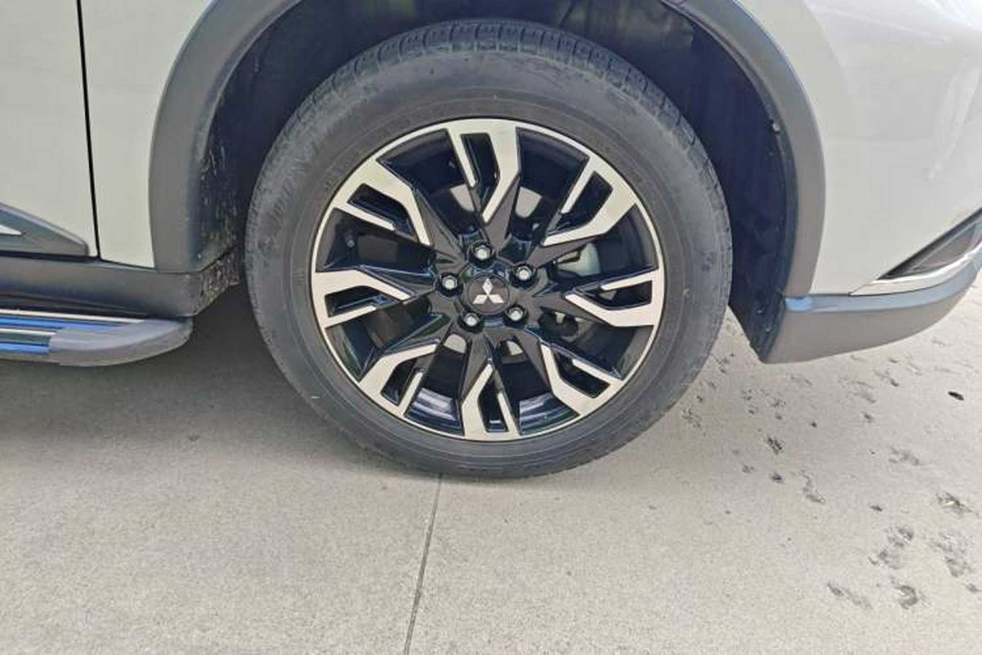 Used Mitsubishi Outlander 2019 2.0L Two-Wheel Drive Comfort Edition 5 Seats China VI Standard Right Front Wheel Hub