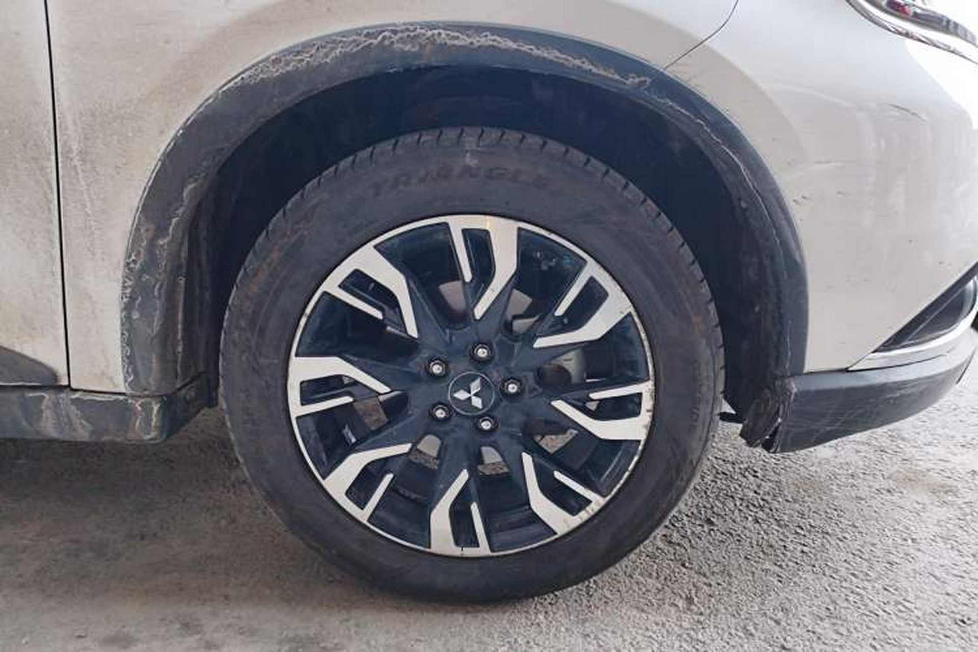 Used Mitsubishi Outlander 2019 2.4L 4x4 Zhi Xiang Edition 5 Seats China V Emission Standard Right Front Wheel Hub