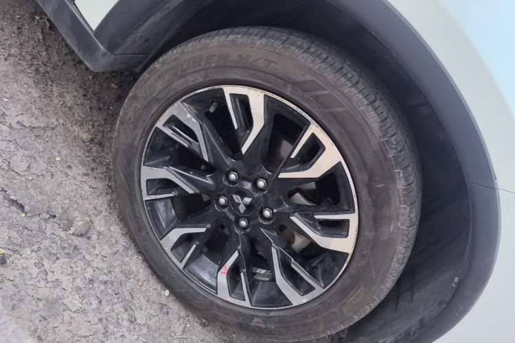 Used Mitsubishi Outlander 2019 2.0L Two-Wheel Drive Comfort Edition 5 Seats China V Standard Right Front Wheel Hub