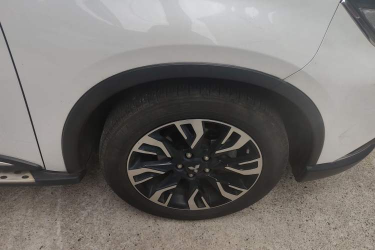 Used Mitsubishi Outlander 2019 2.4L 4x4 Zhi Xiang Edition 7 Seats China VI Standard Right Front Wheel Hub