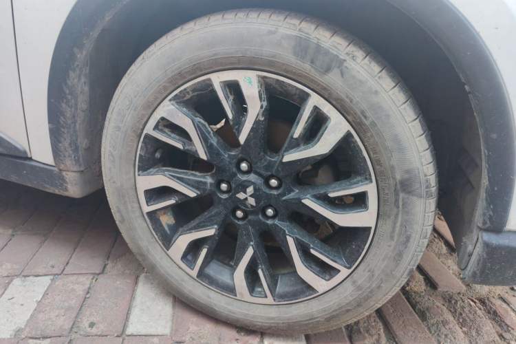 Used Mitsubishi Outlander 2019 2.0L Two-Wheel Drive Comfort Edition 5 Seats China V Standard Right Front Wheel Hub