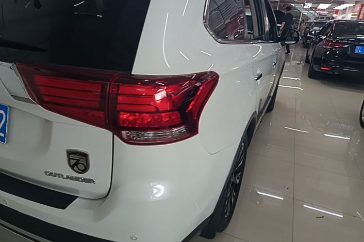 Used Mitsubishi Outlander 2019 2.4L 4x4 Zhi Xiang Edition 5 Seats China V Emission Standard Right Rear Taillight