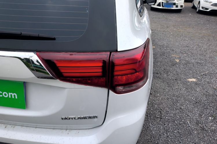 Used Mitsubishi Outlander 2019 2.0L Two-Wheel Drive Comfort Edition 5 Seats China VI Standard Right Rear Taillight