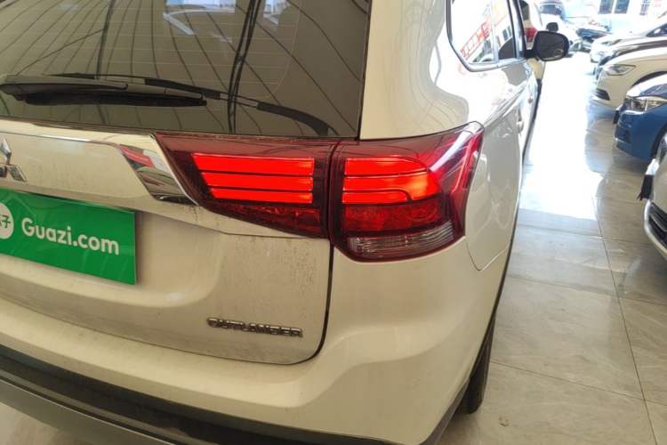 Used Mitsubishi Outlander 2019 2.0L Two-Wheel Drive Comfort Edition 5 Seats China VI Standard Right Rear Taillight