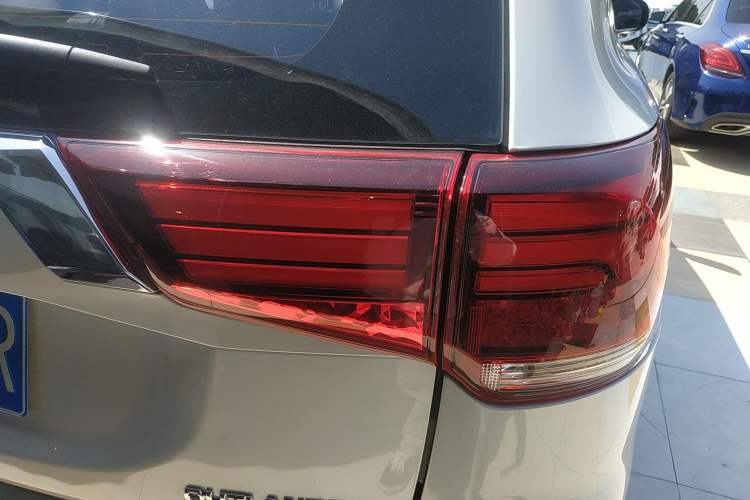 Used Mitsubishi Outlander 2019 2.0L Two-Wheel Drive Comfort Edition 5 Seats China V Standard Right Rear Taillight