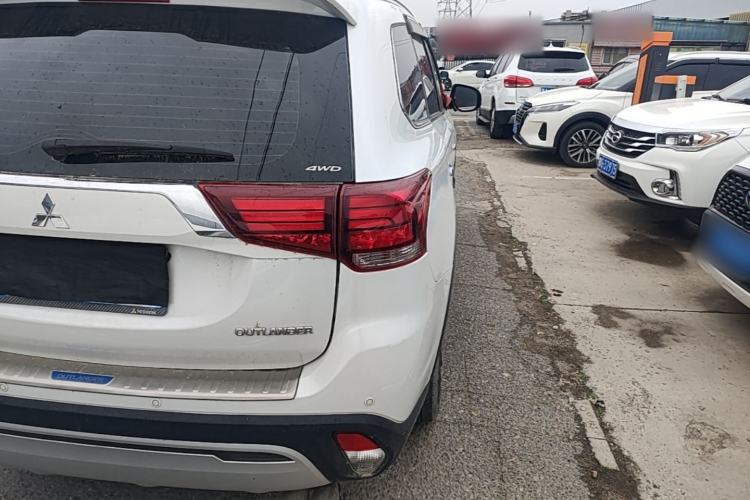 Used Mitsubishi Outlander 2019 2.4L 4x4 Zhi Xiang Edition 5 Seats China VI Standard Right Rear Taillight