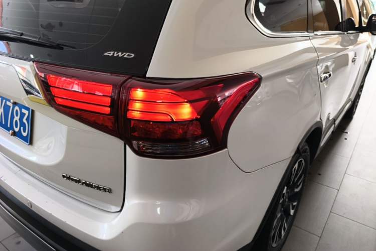 Used Mitsubishi Outlander 2019 2.4L 4x4 Zhi Xiang Edition 5 Seats China V Emission Standard Right Rear Taillight