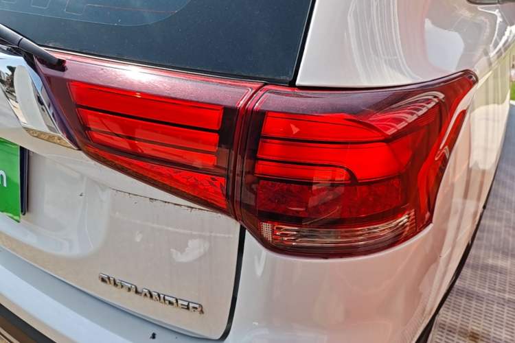 Used Mitsubishi Outlander 2019 2.0L Two-Wheel Drive Comfort Edition 5 Seats China V Standard Right Rear Taillight